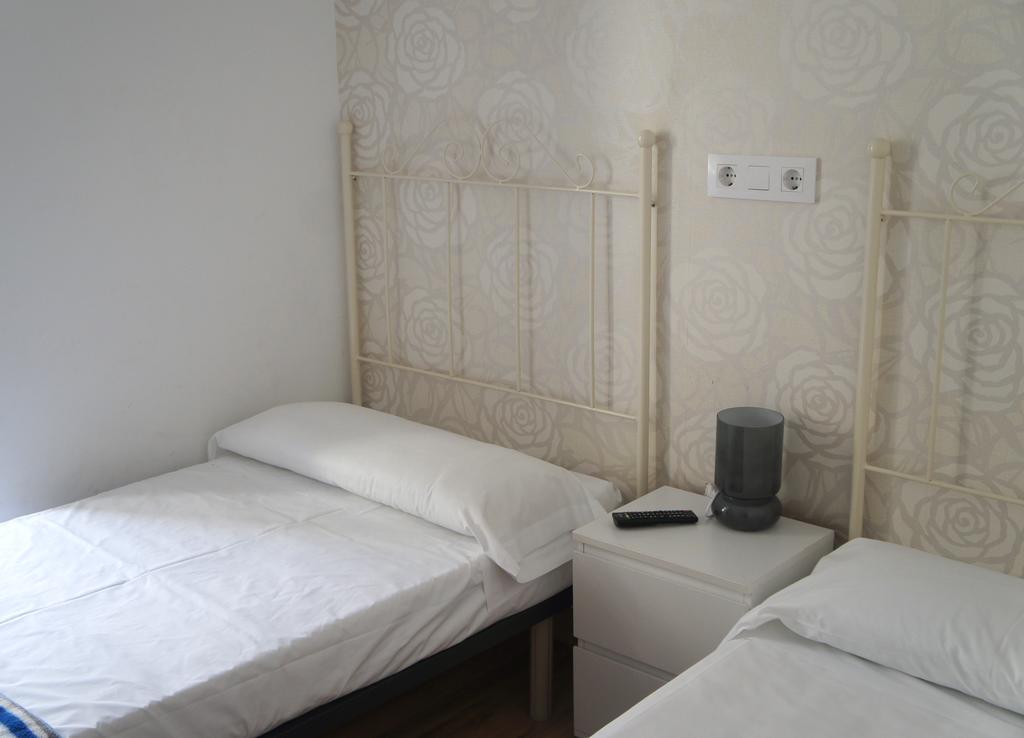Albergue Santiago Apostol Логроньо Экстерьер фото