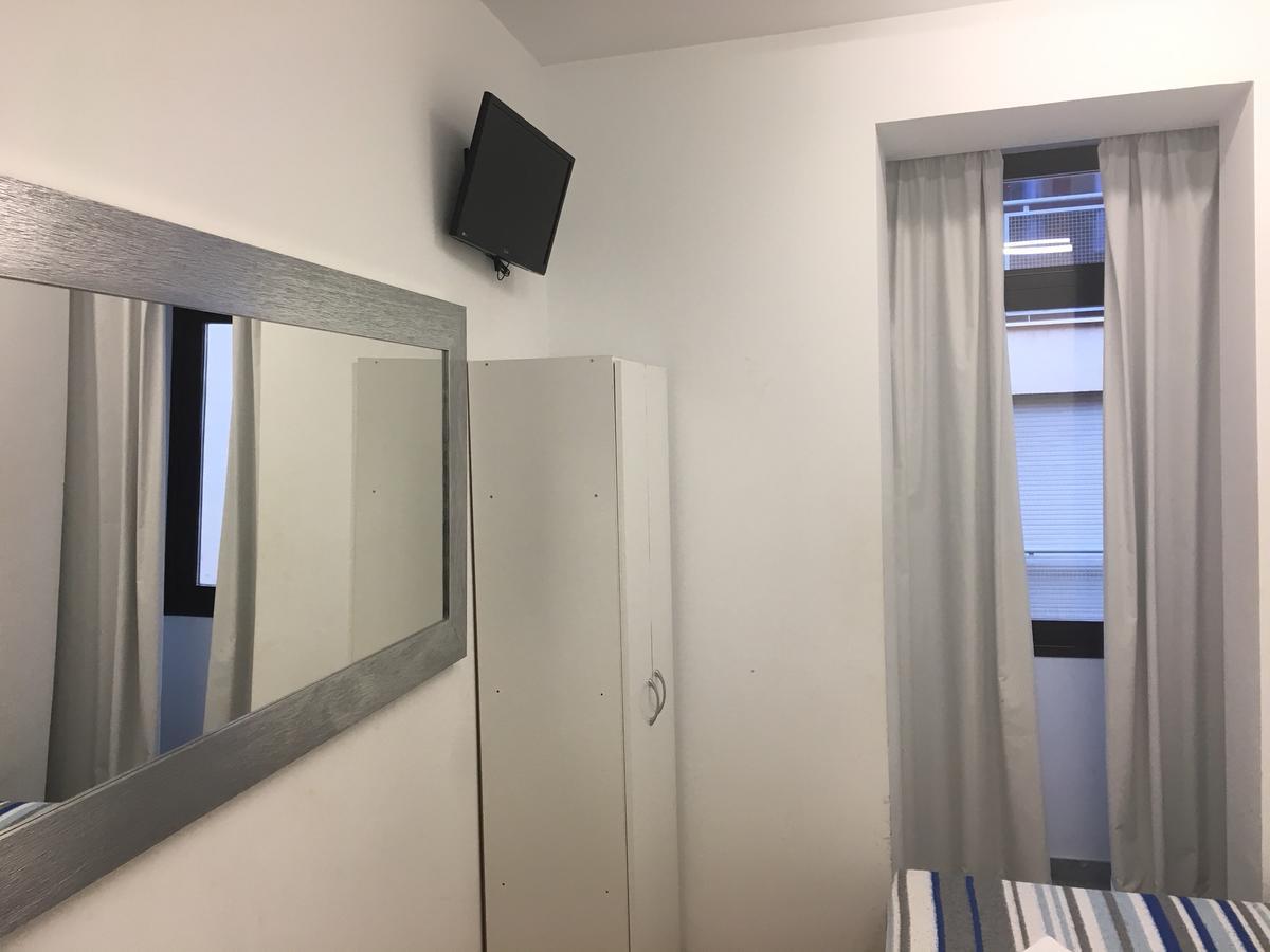 Albergue Santiago Apostol Логроньо Экстерьер фото