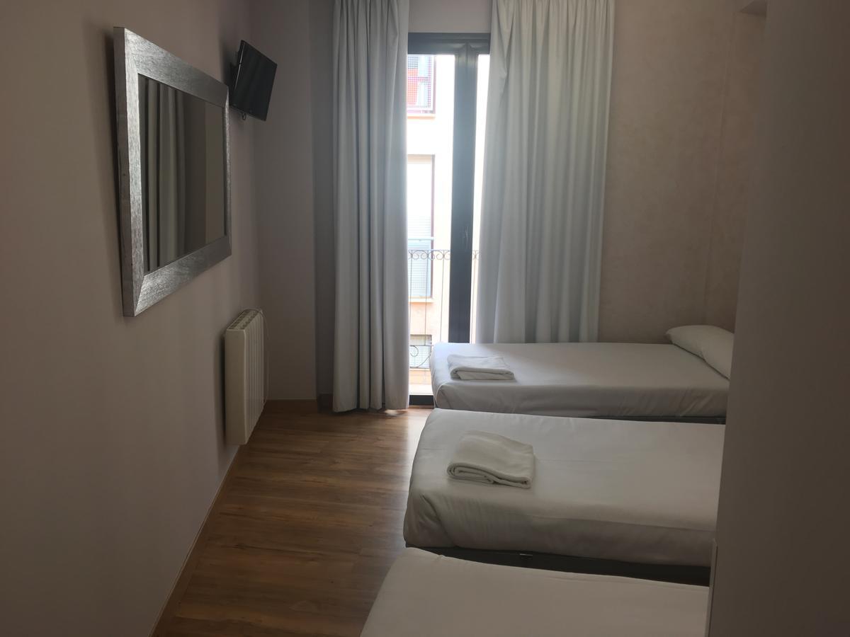 Albergue Santiago Apostol Логроньо Экстерьер фото