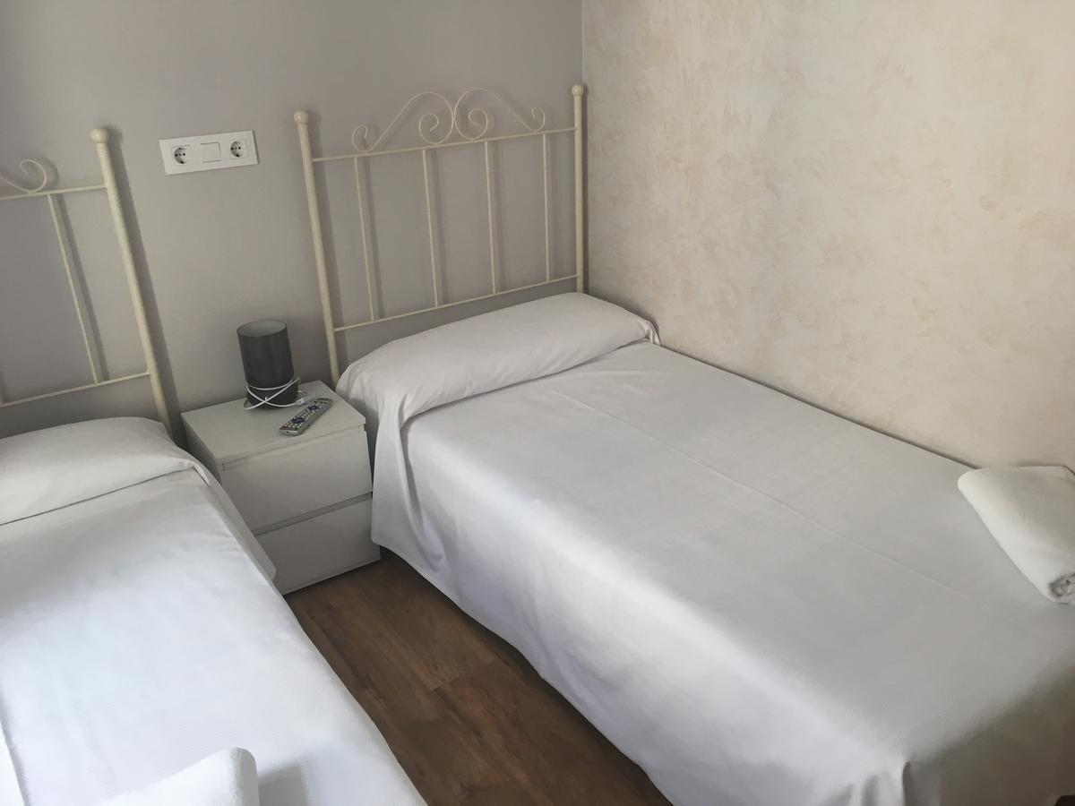 Albergue Santiago Apostol Логроньо Экстерьер фото